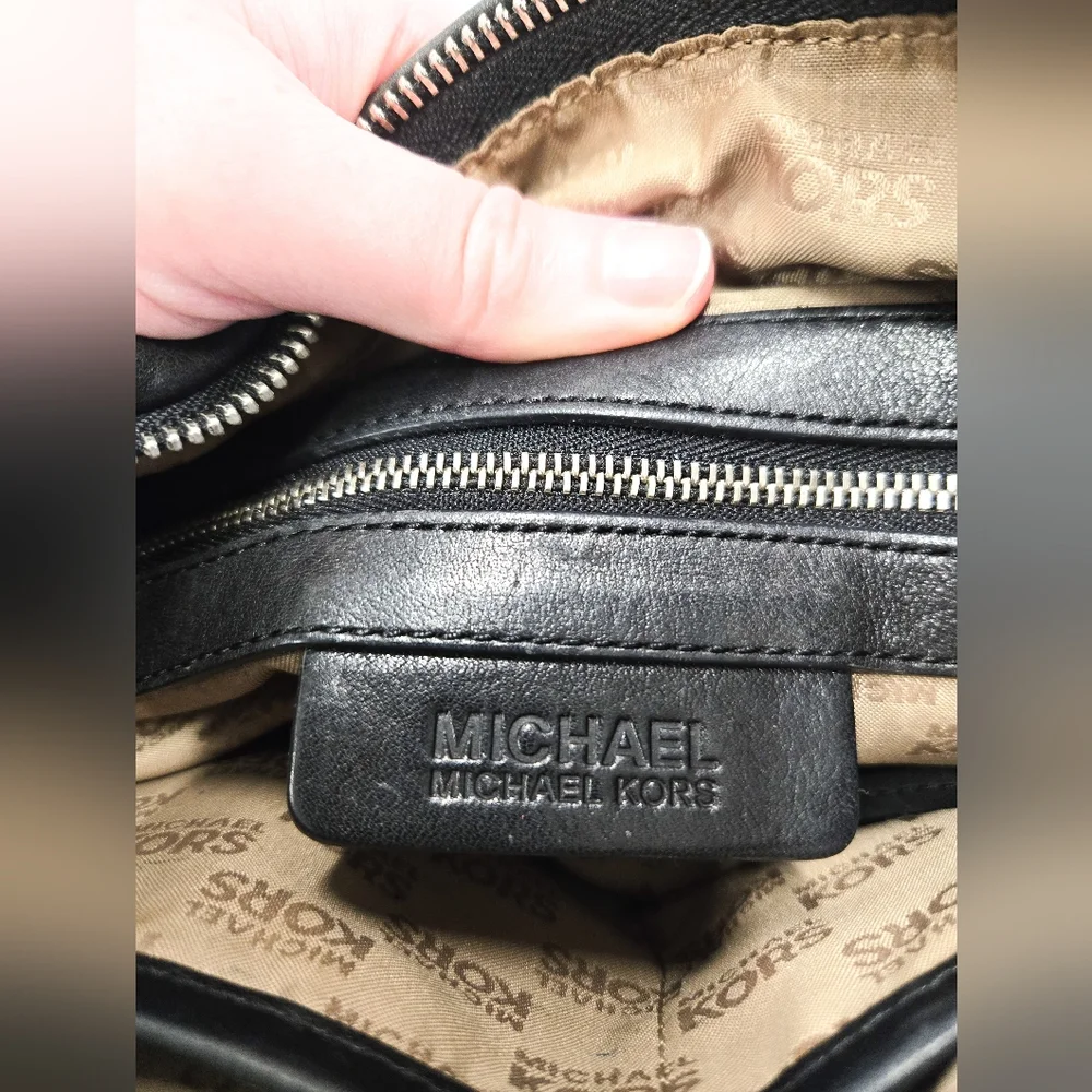 Michael Kors Black Leather Hobo Shoulder Bag - Picture 6 of 7